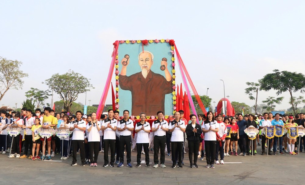 Thành phố Huế: Gần 1.800 người tham gia Ngày chạy Olympic vì sức khỏe toàn dân - ảnh 1