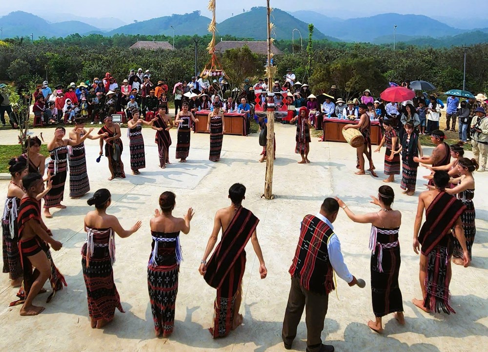 Rộn ràng Ngày hội “Sắc xuân vùng cao A Lưới” - ảnh 1