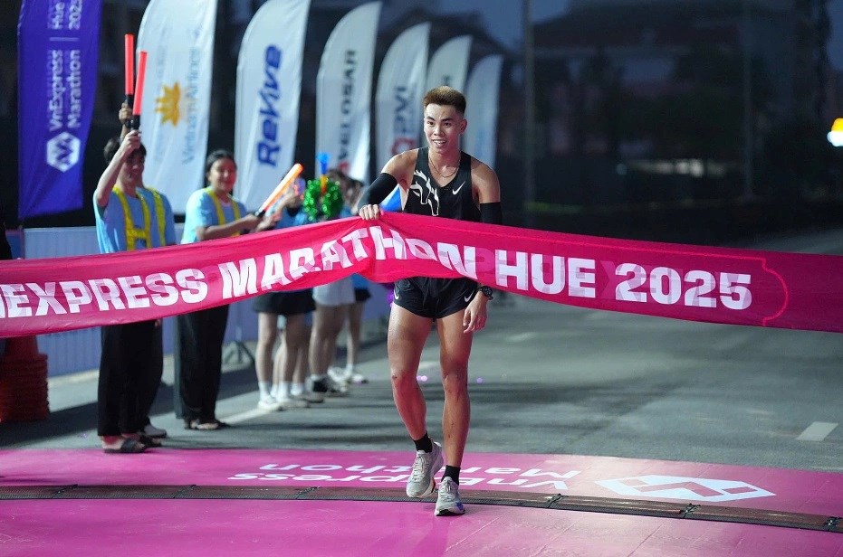 Anh Khôi và Hồng Lệ chiến thắng ở VnExpress Marathon Hue 2025 - ảnh 2