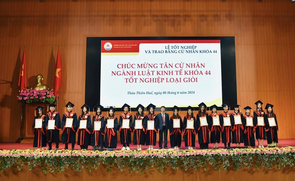 Trường Đại học Luật - Đại học Huế đón nhận Huân chương Lao động hạng Ba - ảnh 2