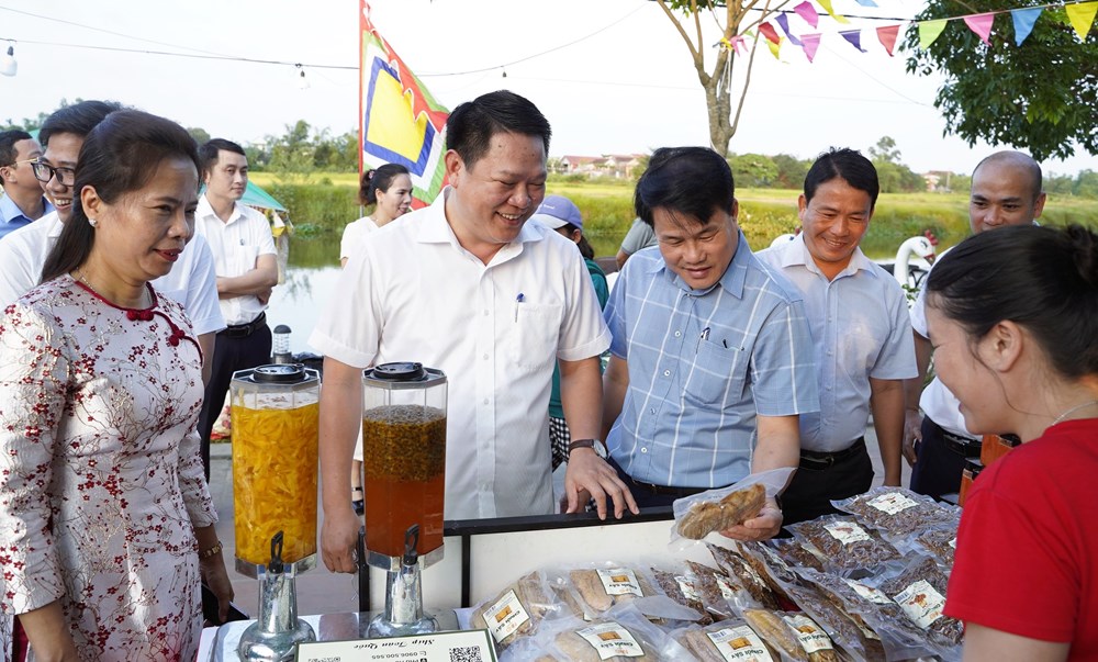 Trải nghiệm nhiều hoạt động tại “Chợ quê ngày hội” - ảnh 2