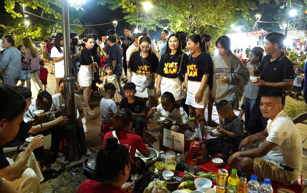 Trải nghiệm nhiều hoạt động tại “Chợ quê ngày hội” - ảnh 3