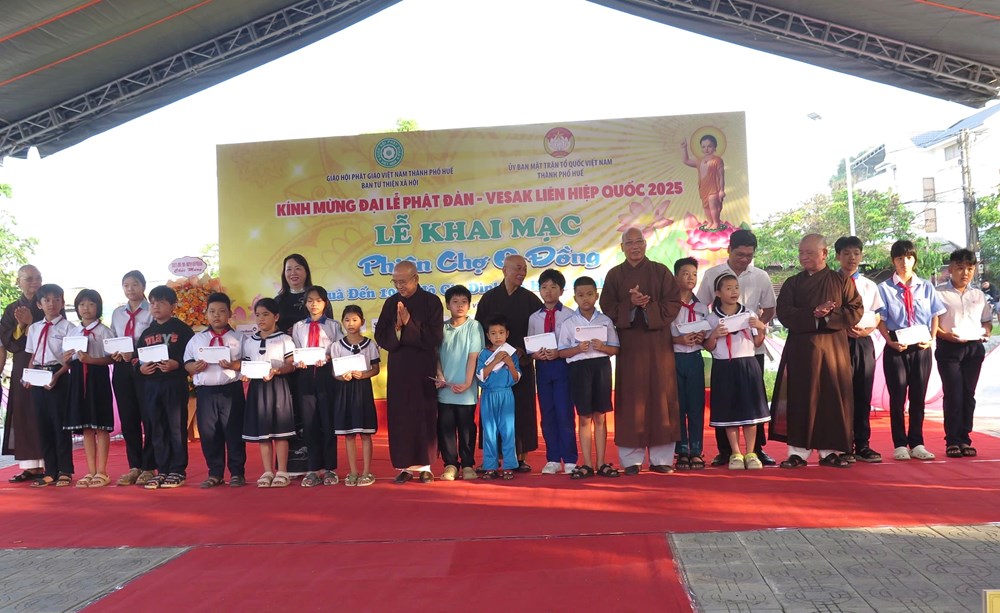 “Phiên chợ 0 đồng” hỗ trợ 1.000 hộ dân khó khăn tại Huế - ảnh 2