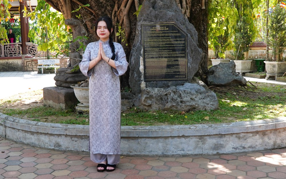 Thành phố Huế rực rỡ cờ hoa mừng Lễ Phật đản - ảnh 11