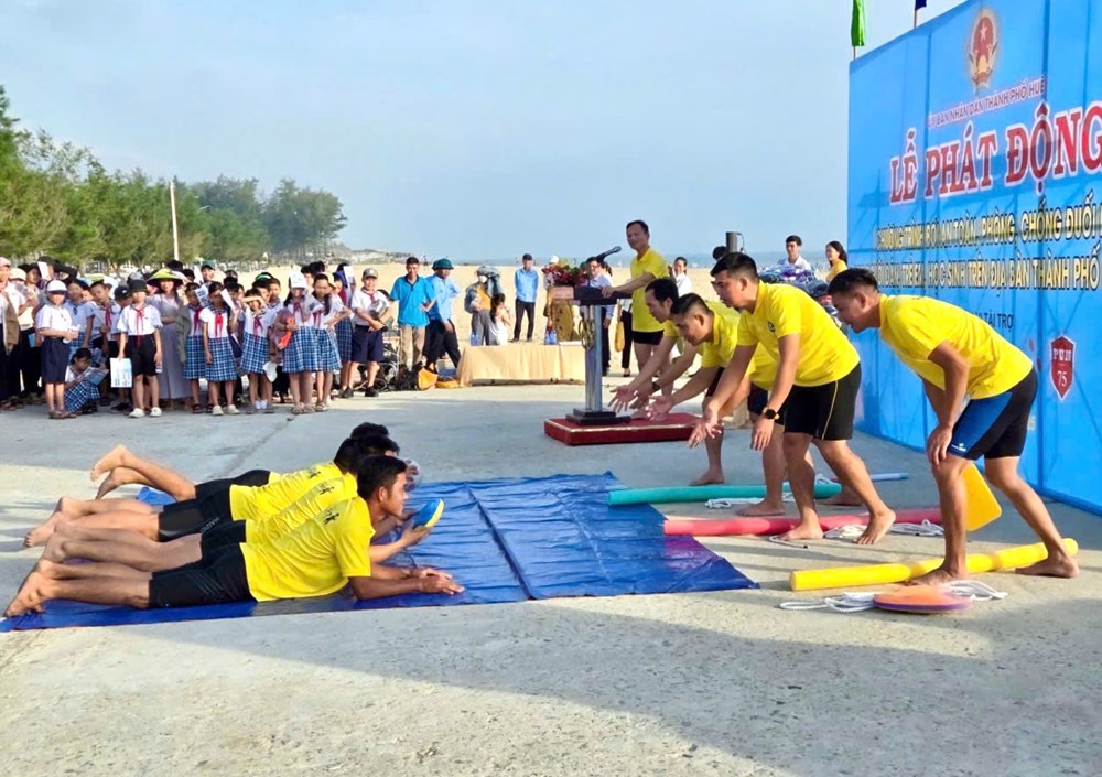 Huế phát động chương trình bơi an toàn, phòng chống đuối nước - ảnh 2