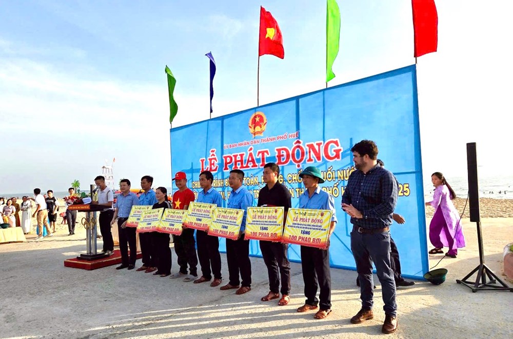 Huế phát động chương trình bơi an toàn, phòng chống đuối nước - ảnh 1