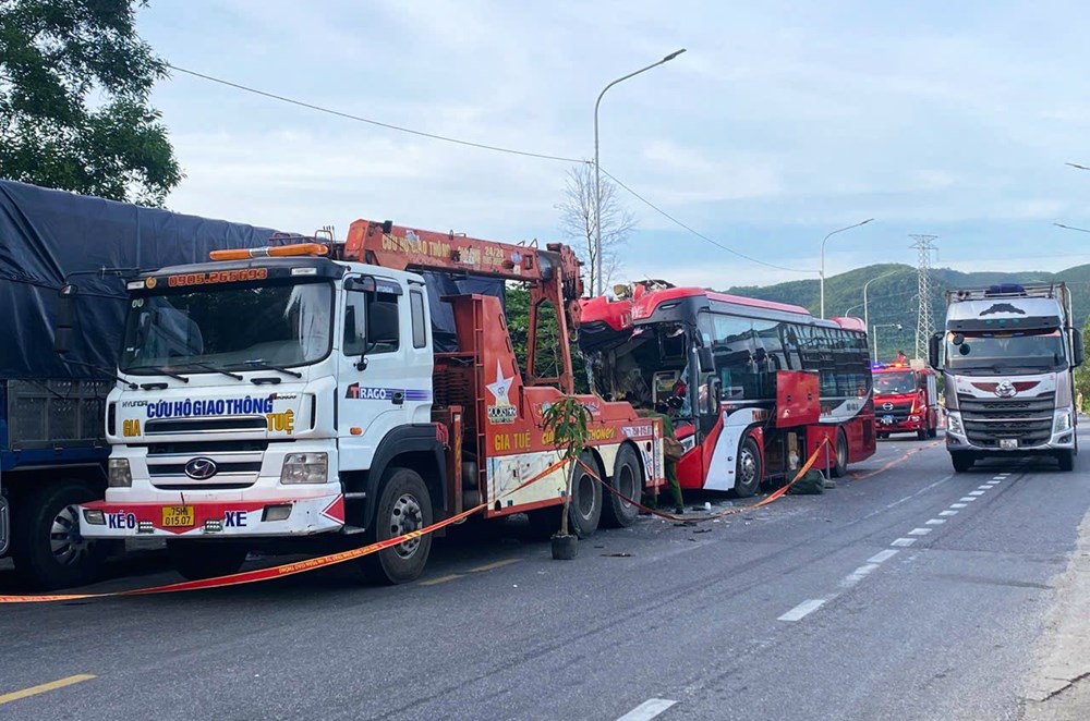 Xe khách va chạm xe tải khiến 6 người thương vong - ảnh 2