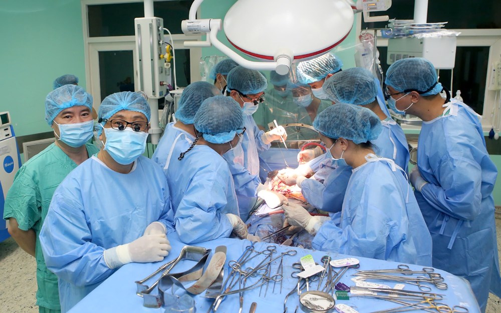 Bệnh viện Trung ương Huế thực hiện thành công 4 ca ghép tạng xuyên Việt từ một người hiến - ảnh 1