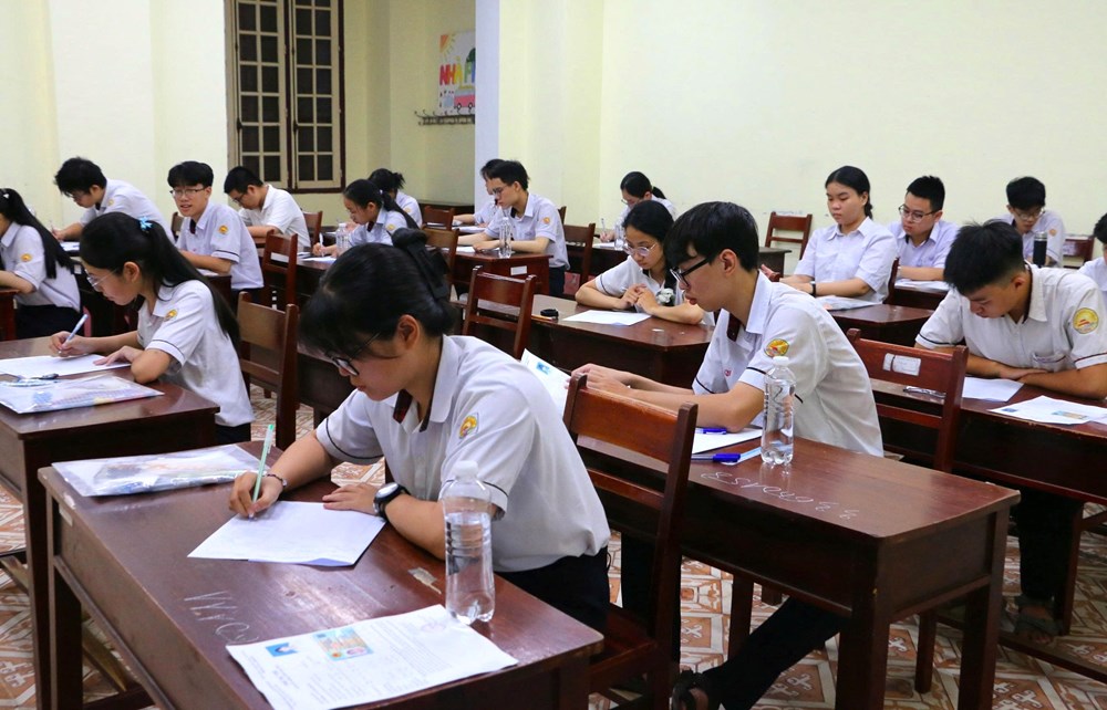 “Tiếp sức” cho thí sinh trước buổi thi môn Ngữ văn - ảnh 2