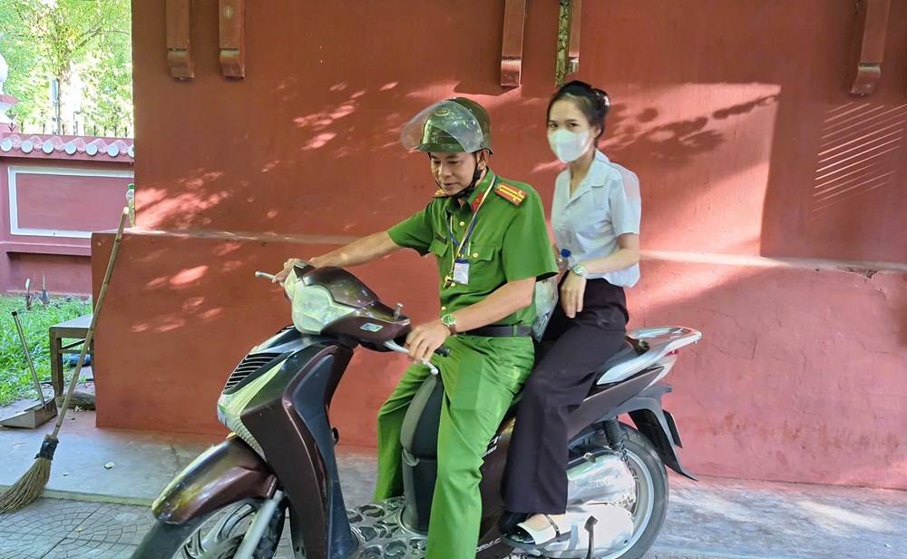 “Tiếp sức” cho thí sinh trước buổi thi môn Ngữ văn - ảnh 4