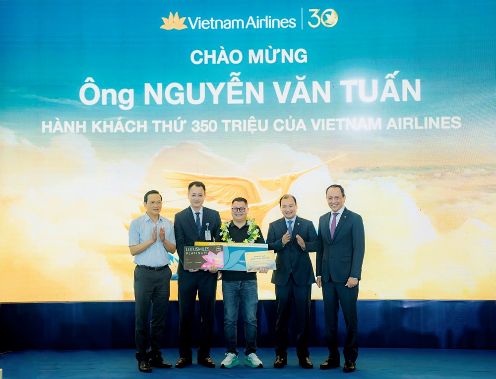 Vietnam Airlines đón hành khách thứ 350 triệu - ảnh 1
