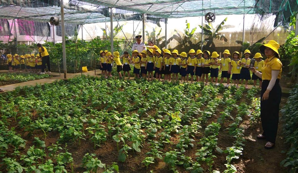 Học sinh trải nghiệm môi trường quân đội tại Hải đội 202 Cảnh sát biển - ảnh 2