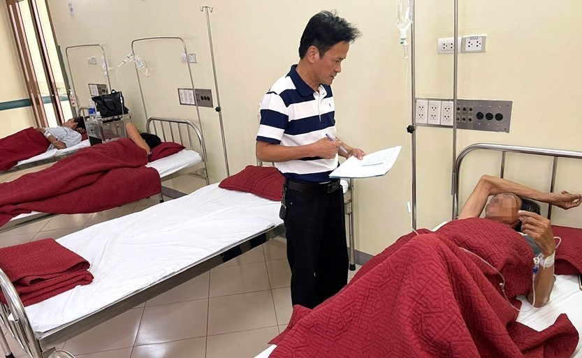 21 ca nhập viện, gửi mẫu thực phẩm vào Viện Pasteur Nha Trang kiểm nghiệm - ảnh 1
