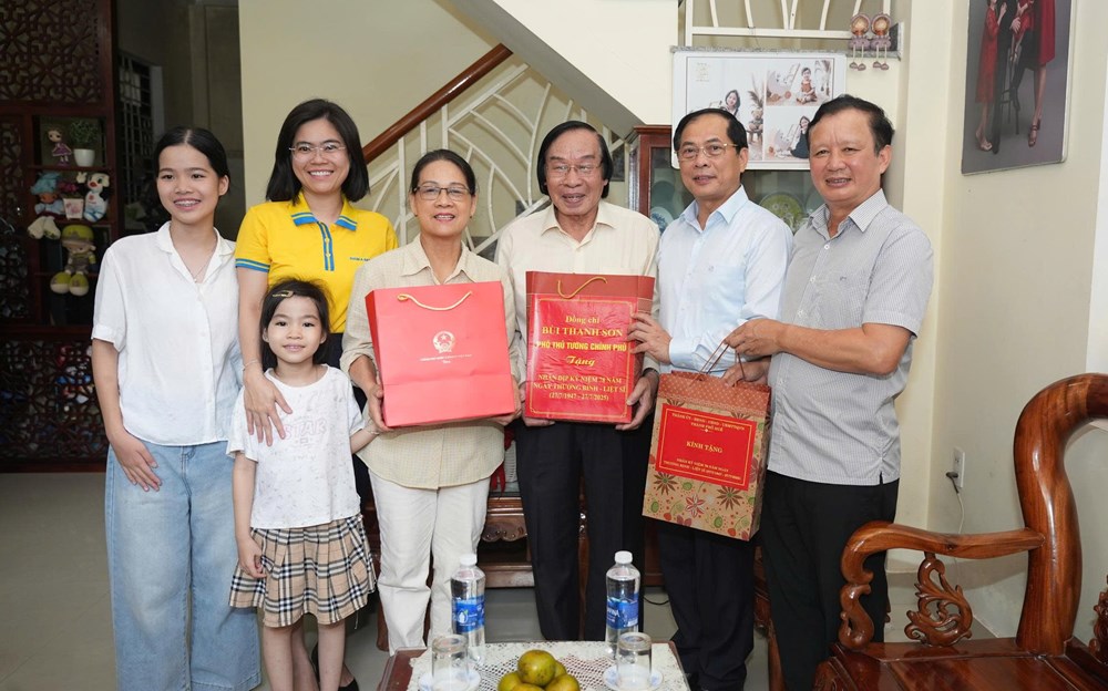 Phó Thủ tướng Bùi Thanh Sơn dâng hương tưởng niệm Đại tướng Lê Đức Anh  - ảnh 4