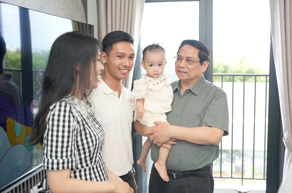 Thủ tướng Chính phủ thăm các hộ gia đình ở khu nhà ở xã hội tại Huế - ảnh 1