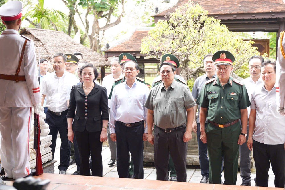 Thủ tướng Phạm Minh Chính dâng hương và thăm Bảo tàng Đại tướng Nguyễn Chí Thanh - ảnh 2