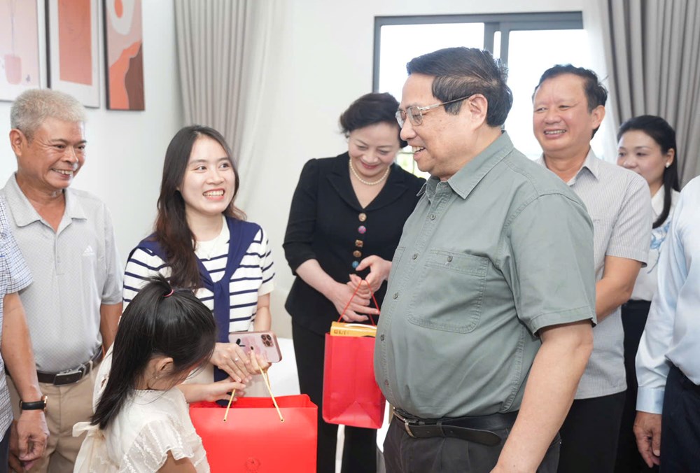 Thủ tướng Chính phủ thăm các hộ gia đình ở khu nhà ở xã hội tại Huế - ảnh 2