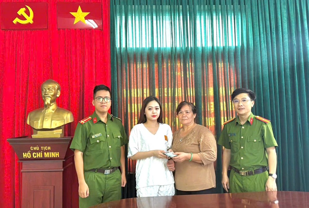 Cô gái trẻ nhặt được 45 triệu đồng và nhanh chóng tìm trả cho người mất - ảnh 1