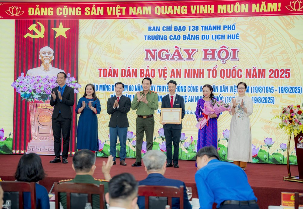 Phó Thủ tướng Thường trực dự Ngày hội Toàn dân bảo vệ an ninh Tổ quốc tại Huế - ảnh 2