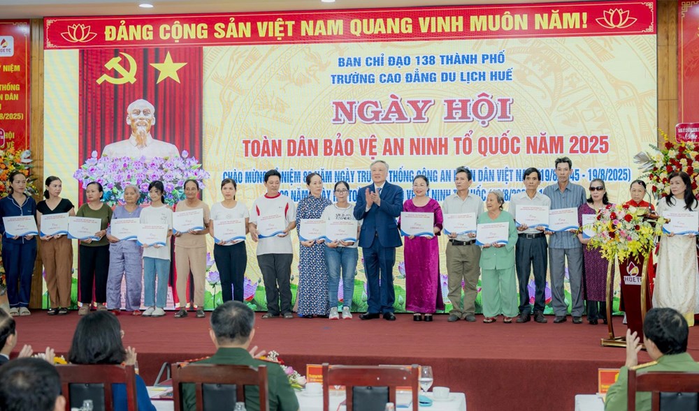 Phó Thủ tướng Thường trực dự Ngày hội Toàn dân bảo vệ an ninh Tổ quốc tại Huế - ảnh 4