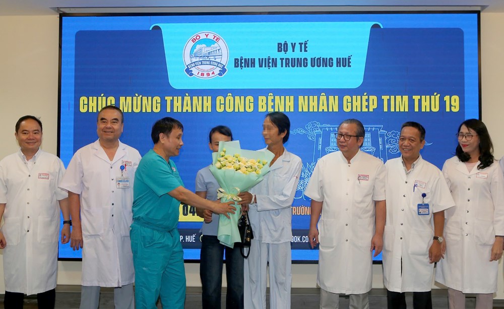 Bệnh viện Trung ương Huế ghép tim xuyên Việt thành công cho bệnh nhân lớn tuổi - ảnh 1
