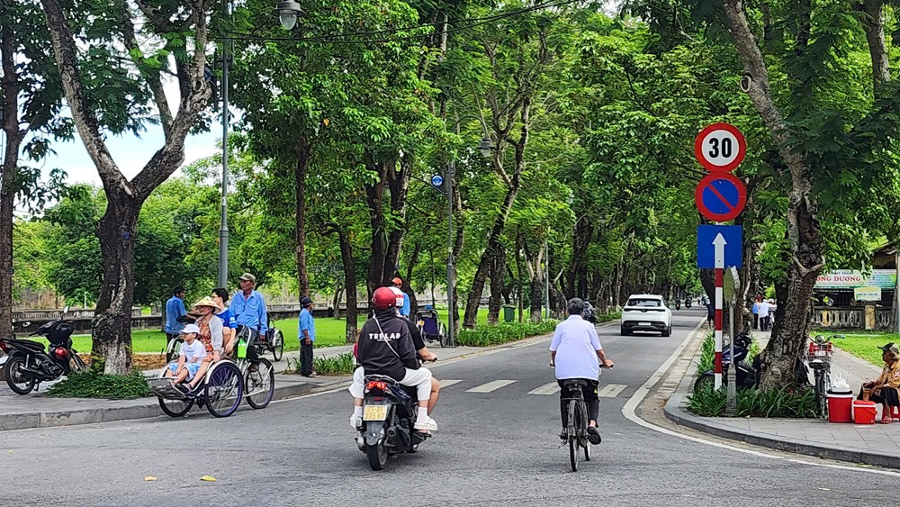 Đặt biển tốc độ tối đa 30km/h ở Kinh thành Huế là do không nghiên cứu kỹ - ảnh 2