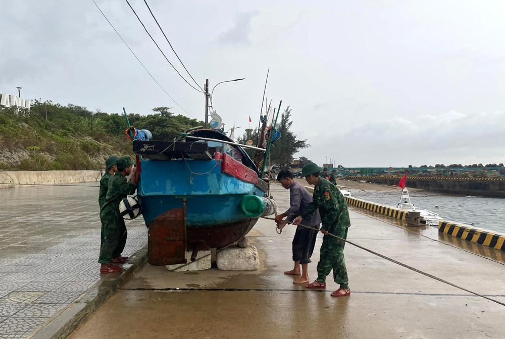 Sơ tán gần 400 người dân ở đặc khu Cồn Cỏ vào hầm trú ẩn - ảnh 1