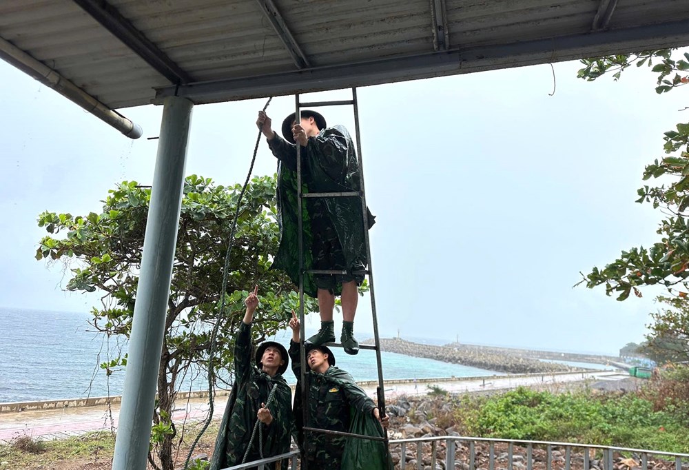 Sơ tán gần 400 người dân ở đặc khu Cồn Cỏ vào hầm trú ẩn - ảnh 2