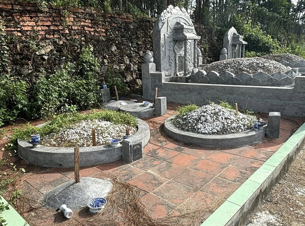 Huế: Người dân bức xúc vì hàng loạt ngôi mộ bị “đóng cọc” - ảnh 1