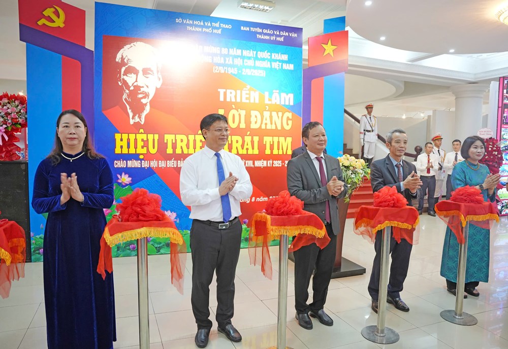Khai mạc triển lãm chuyên đề “Lời Đảng hiệu triệu trái tim” - ảnh 1