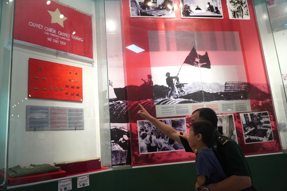 Khai mạc triển lãm chuyên đề “Lời Đảng hiệu triệu trái tim” - ảnh 3