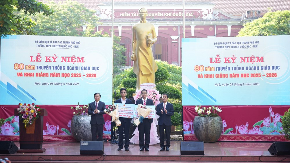 Hơn 294 nghìn học sinh ở Huế bước vào năm học mới - ảnh 1