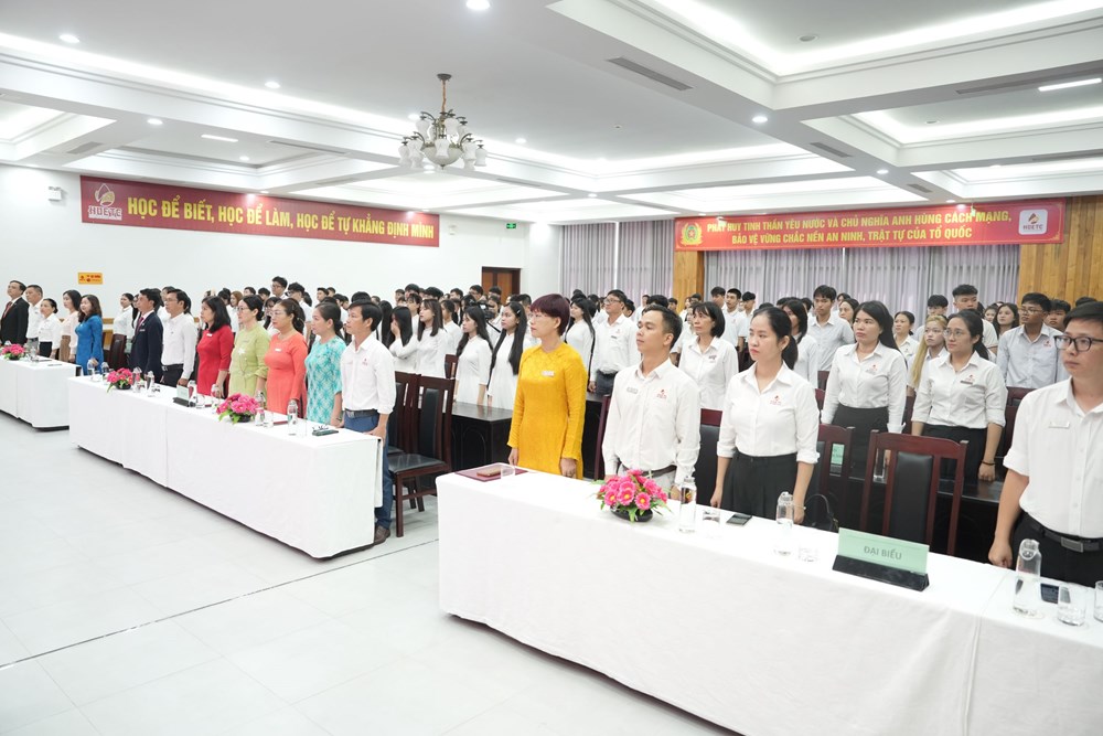 Hơn 294 nghìn học sinh ở Huế bước vào năm học mới - ảnh 2