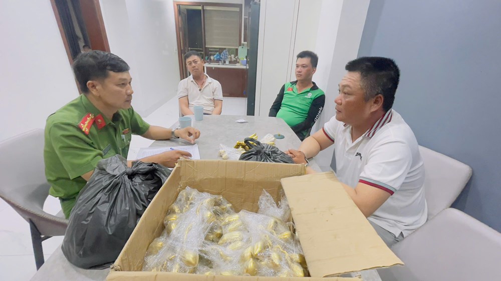 Bắt nhóm đối tượng liên tỉnh dùng cổ vật giả lừa đảo nhiều người - ảnh 1