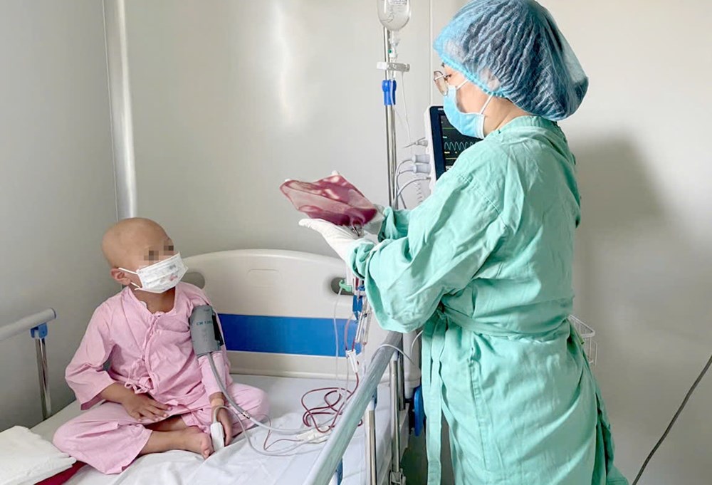Lần đầu Việt Nam ghép tủy đồng loại cho trẻ từ mẹ ruột có bất đồng nhóm máu - ảnh 2