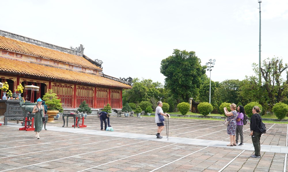 Nhiều du khách đồng tình với phương án - ảnh 1