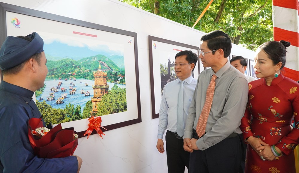 Trao giải và khai mạc triển lãm “Việt Nam qua ống kính của nhiếp ảnh gia quốc tế” - ảnh 5