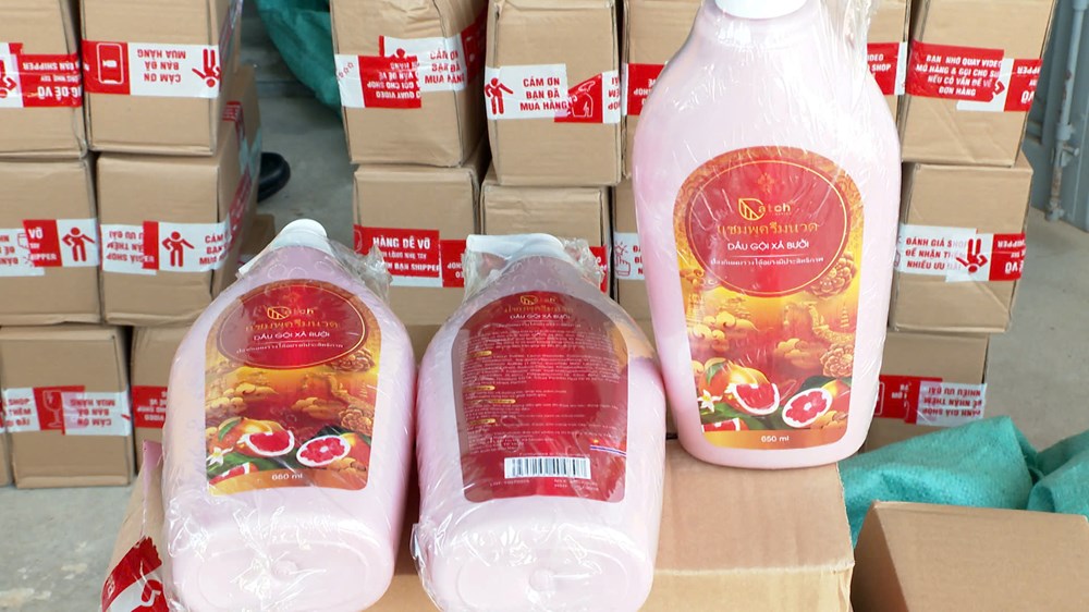 Huế: Khởi tố 3 đối tượng sản xuất dầu gội giả thương hiệu độc quyền - ảnh 2