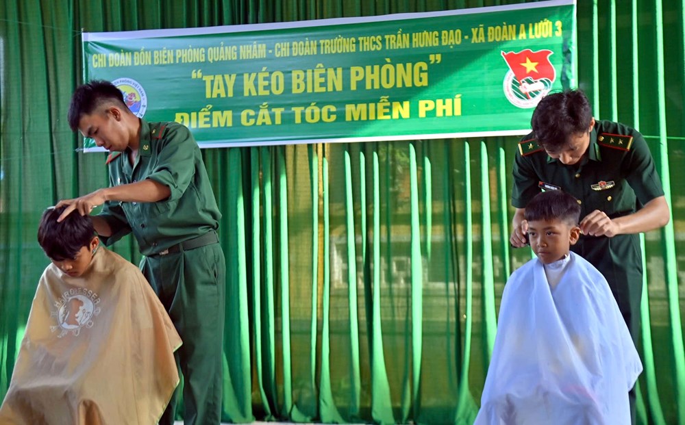 “Đêm hội trăng rằm” ấm áp tại vùng biên giới - ảnh 4
