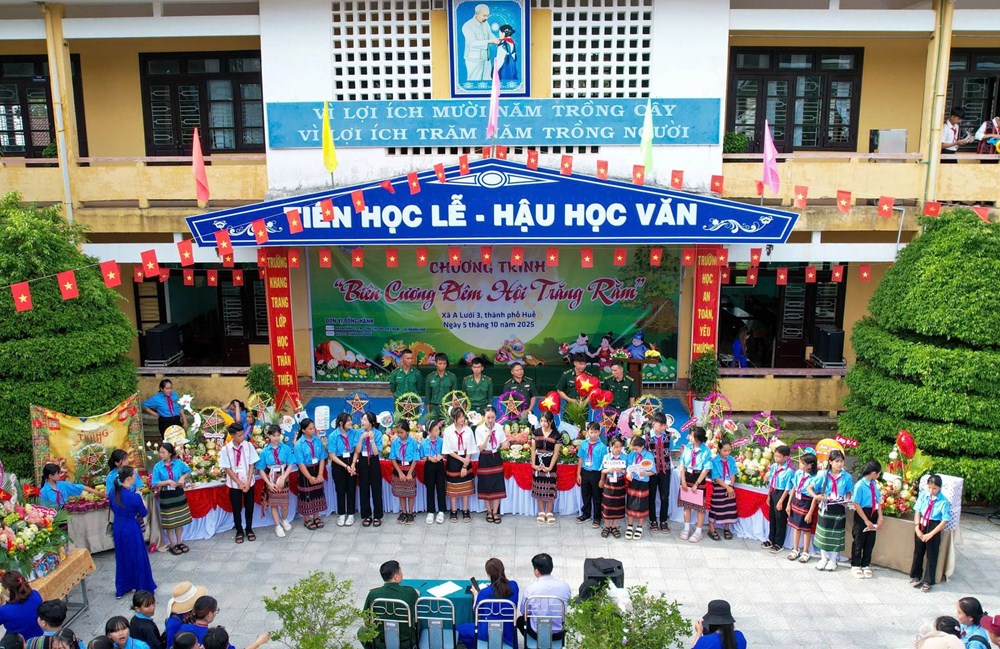 “Đêm hội trăng rằm” ấm áp tại vùng biên giới - ảnh 3