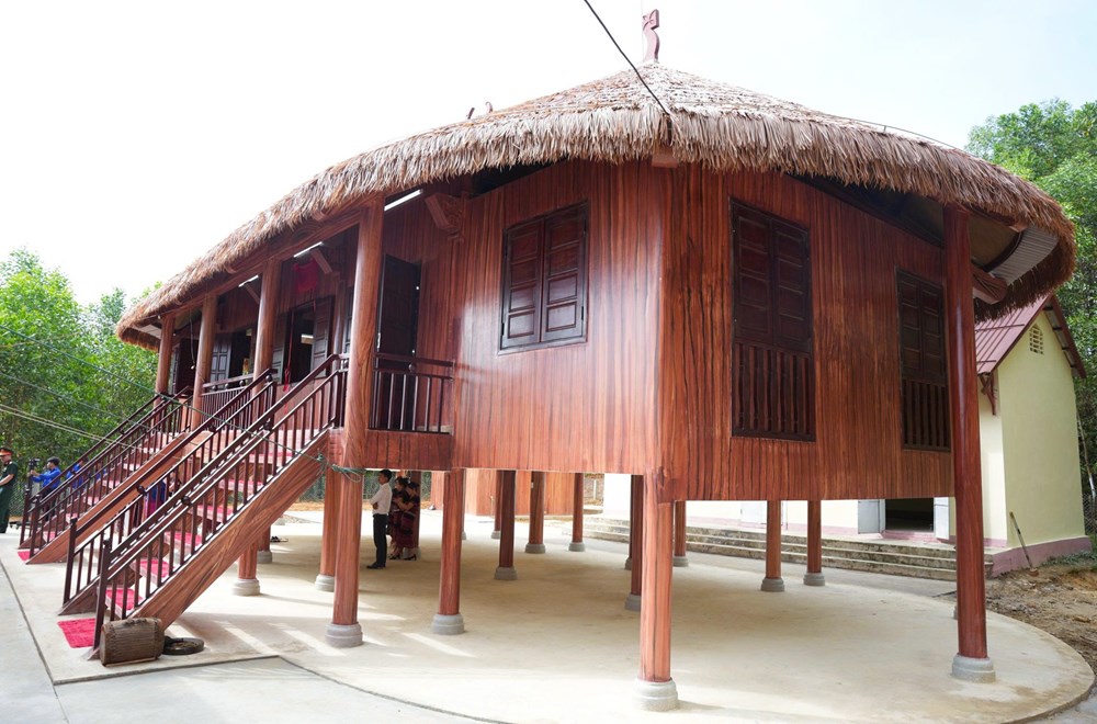 Khánh thành Nhà văn hóa cộng đồng kết hợp tránh lũ cho người dân vùng biên giới - ảnh 3