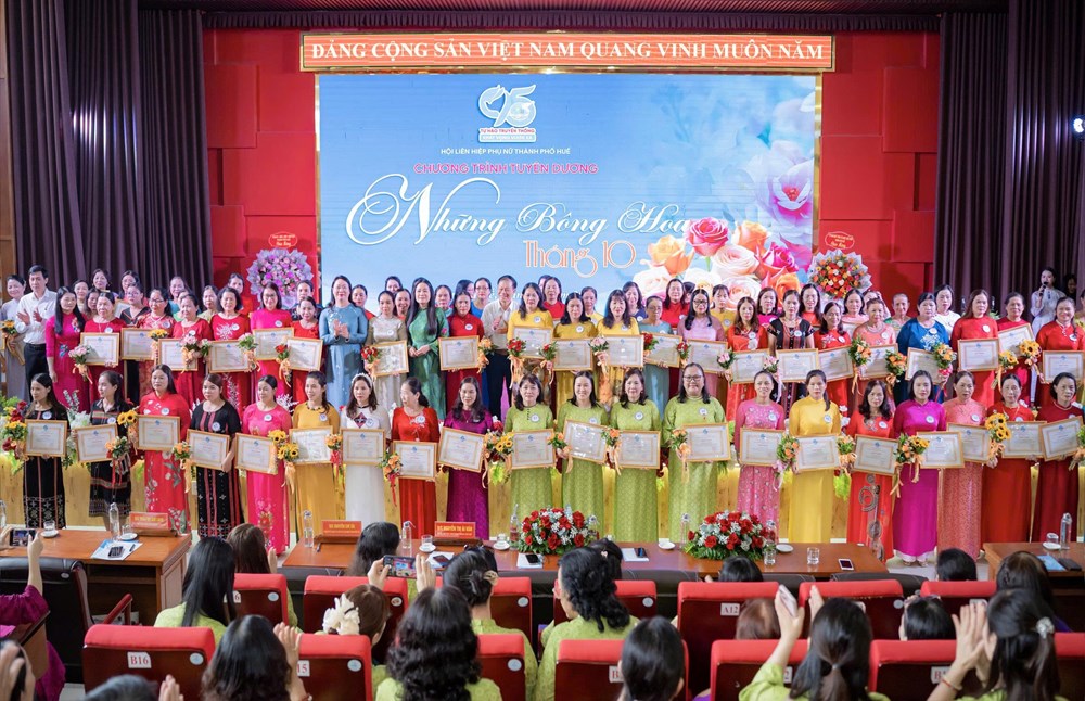 Huế: Tuyên dương 95 “Bông hoa tháng 10” - ảnh 1