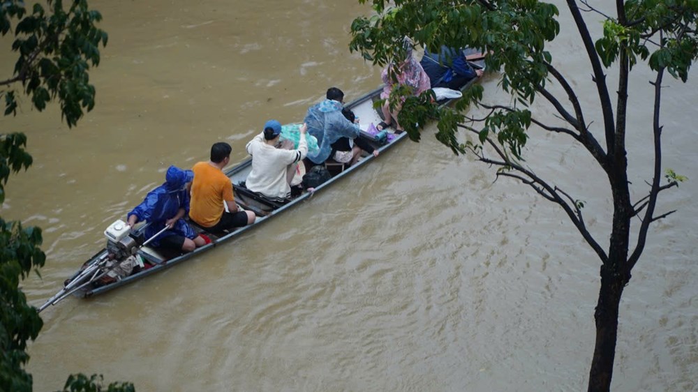Đã có 2 người chết, 5 người mất tích trong mưa lũ tại Huế - ảnh 2