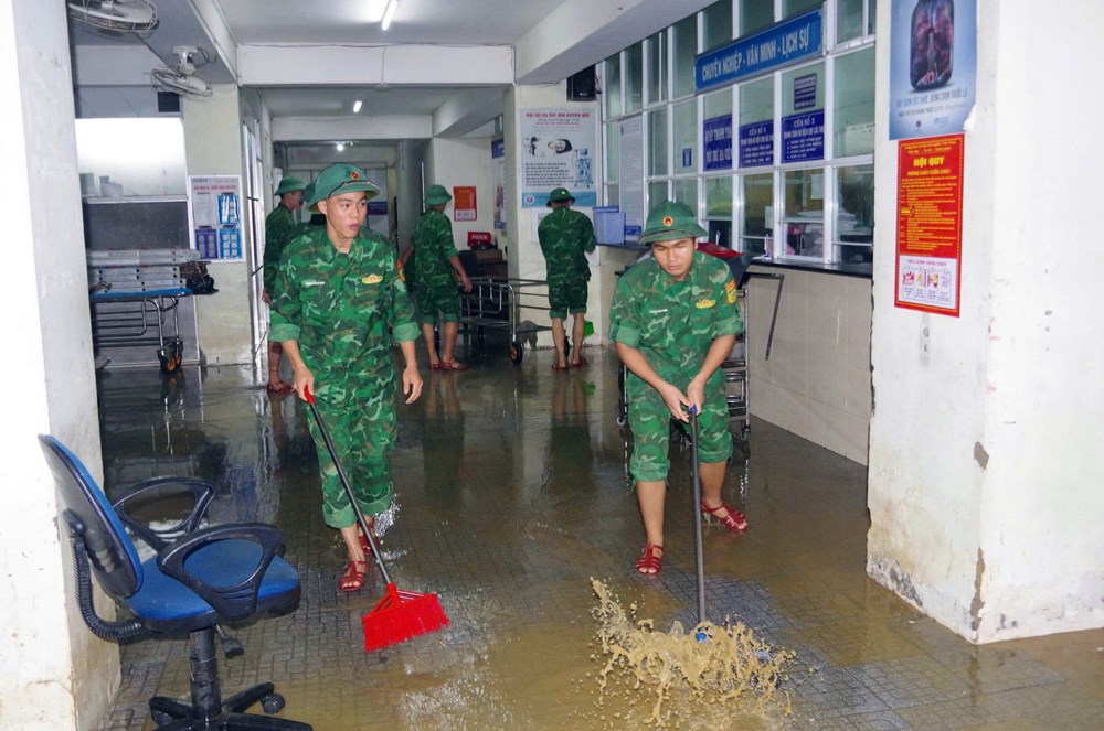 Huế: 13 người chết và mất tích trong mưa lũ, hơn 11.570 nhà vẫn còn ngập - ảnh 2