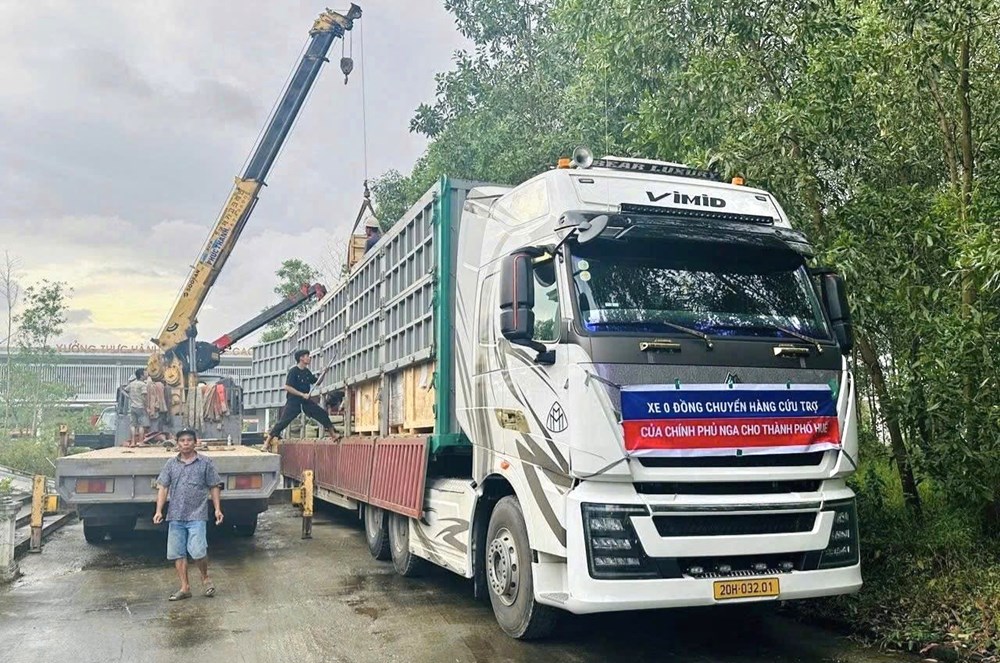 TP. Huế tiếp nhận lô hàng viện trợ của Nga giúp người dân bị ảnh hưởng mưa lũ - ảnh 1