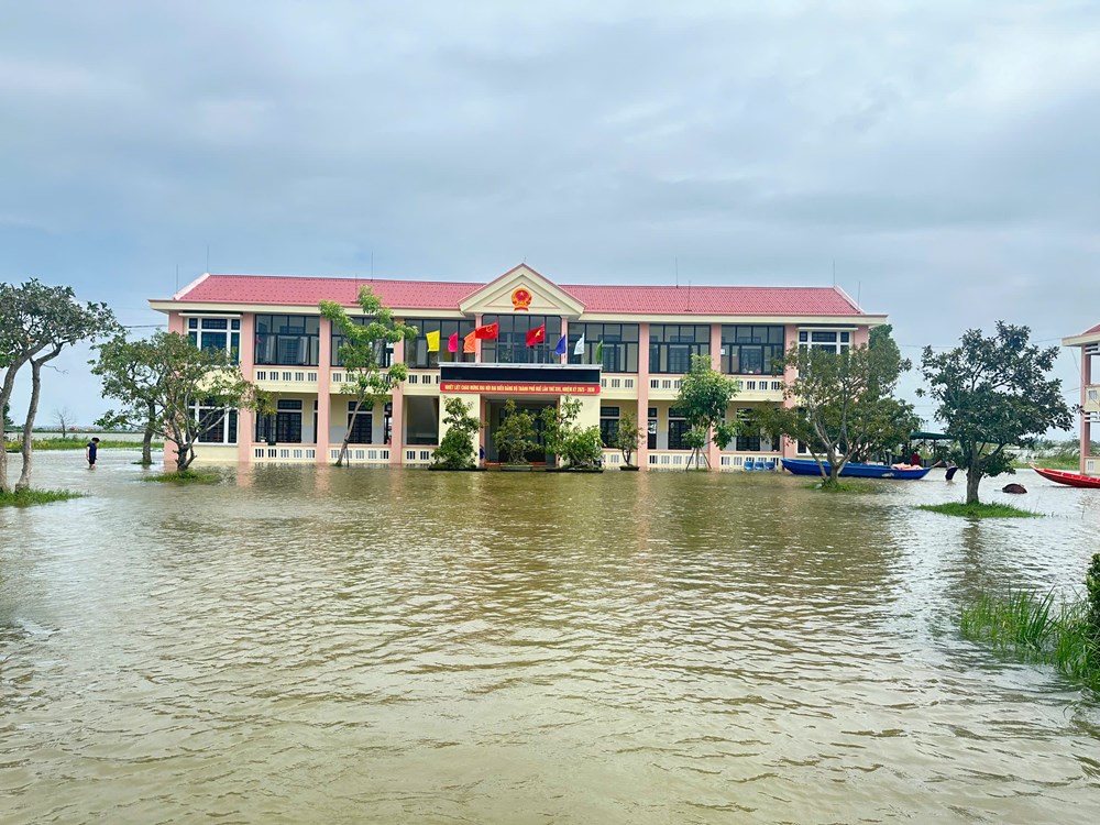 Nước các sông ở Huế dâng trở lại, nguy cơ lũ chồng lũ - ảnh 1