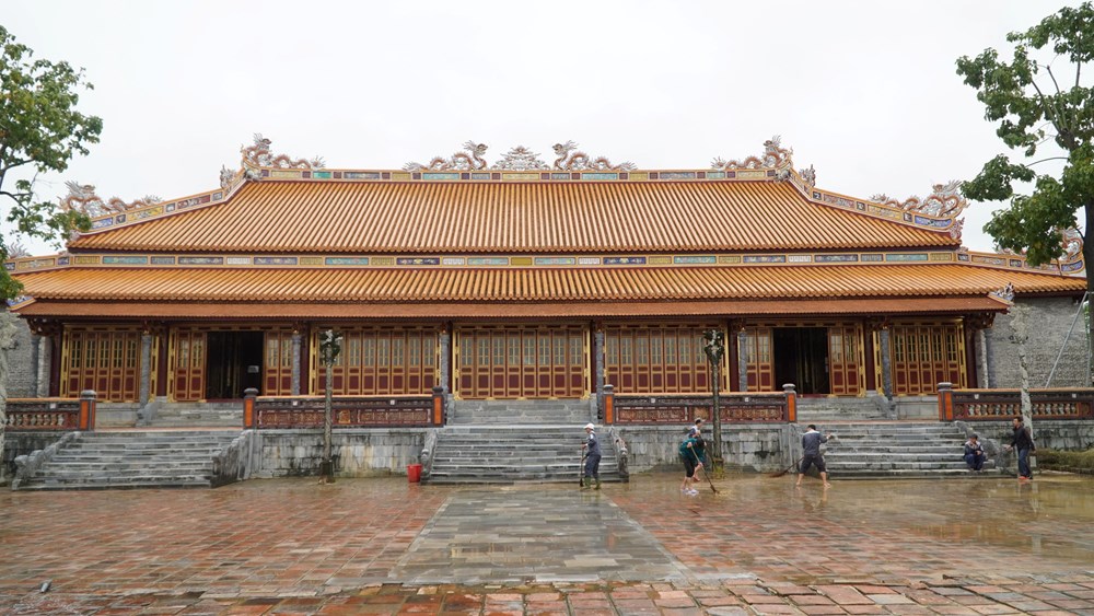 Huế khẩn trương khắc phục mưa lũ, di tích mở cửa đón khách trở lại - ảnh 1
