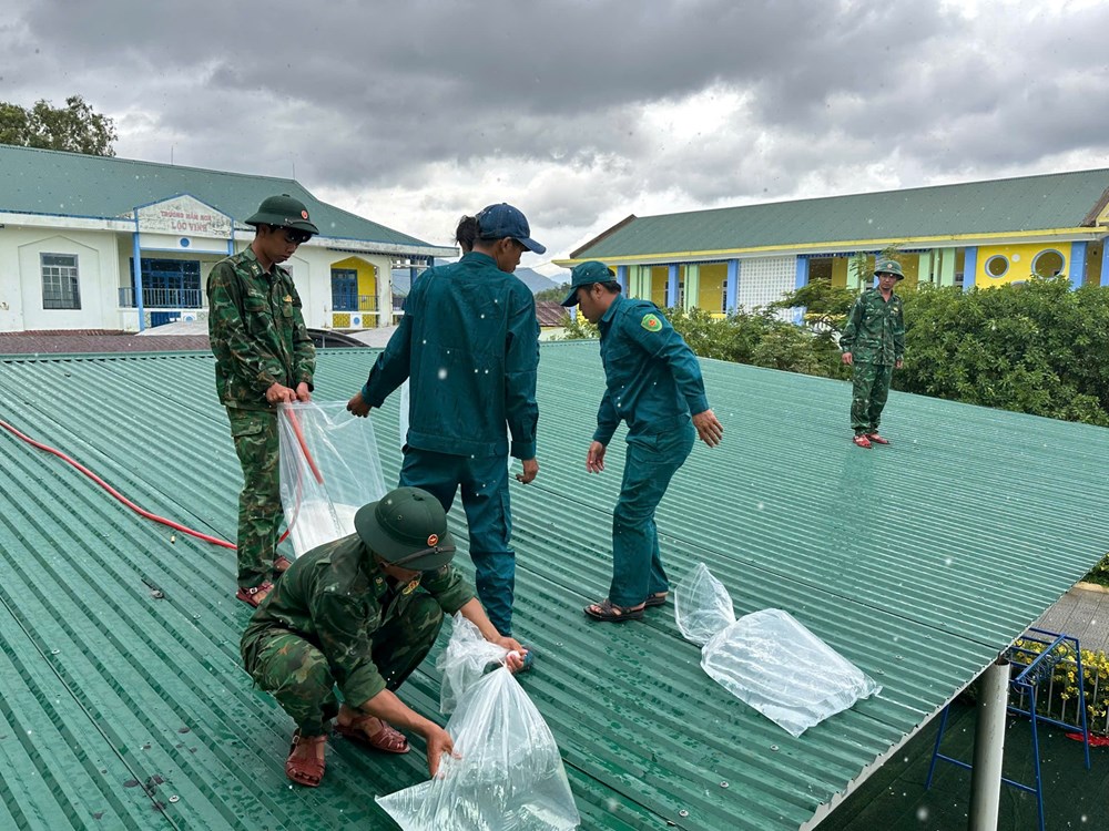 Huế ứng phó bão số 13, cảnh báo mưa lớn gây đợt lũ thứ 4 - ảnh 2
