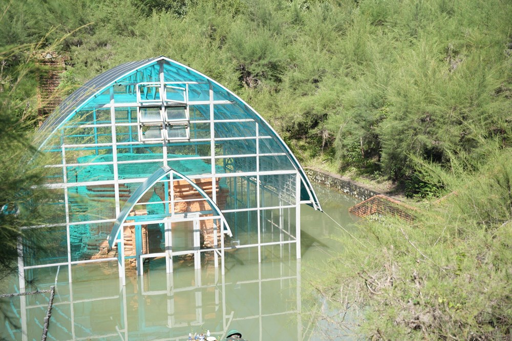Khẩn trương xử lý việc ngập nước tại Di tích quốc gia Tháp Chăm Phú Diên - ảnh 2