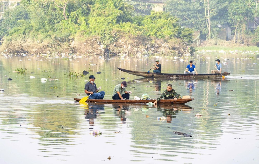 Huế: Ra quân khắc phục hậu quả mưa lũ, trả lại không gian xanh ở các điểm di tích - ảnh 2